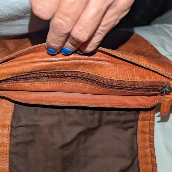 Vilenca Holland Elegant Woven Leather Crossbody Bag in Brown - Picture 8 of 9